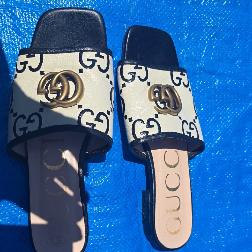 Gucci Women's Black and Cream Slide Sandals